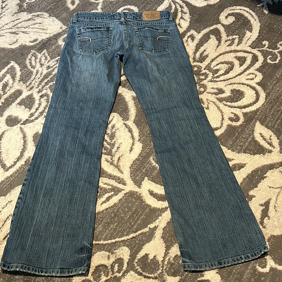 American Eagle hipster stretch jeans. Great condition. Distressed. - Picture 4 of 5
